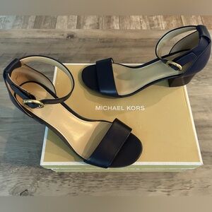 New! Michael Kors Women’s Lena Flex Mid Heel 7.5 M Admiral Blue